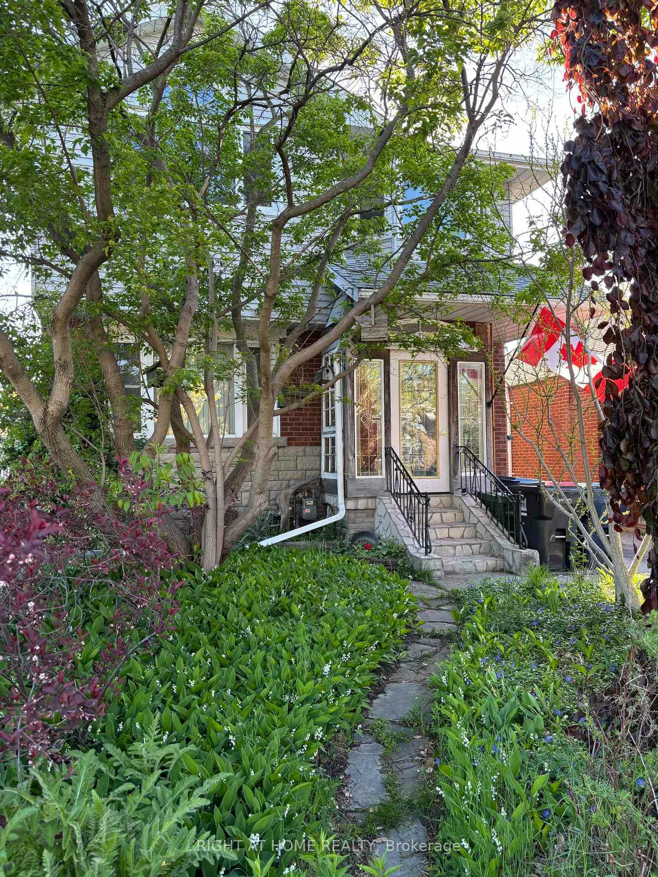 952, Coxwell, East York, Toronto