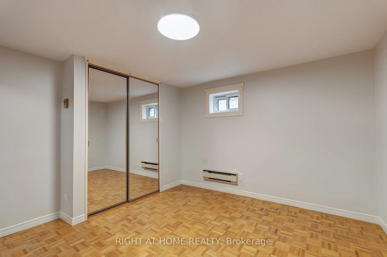 952, Coxwell, East York, Toronto