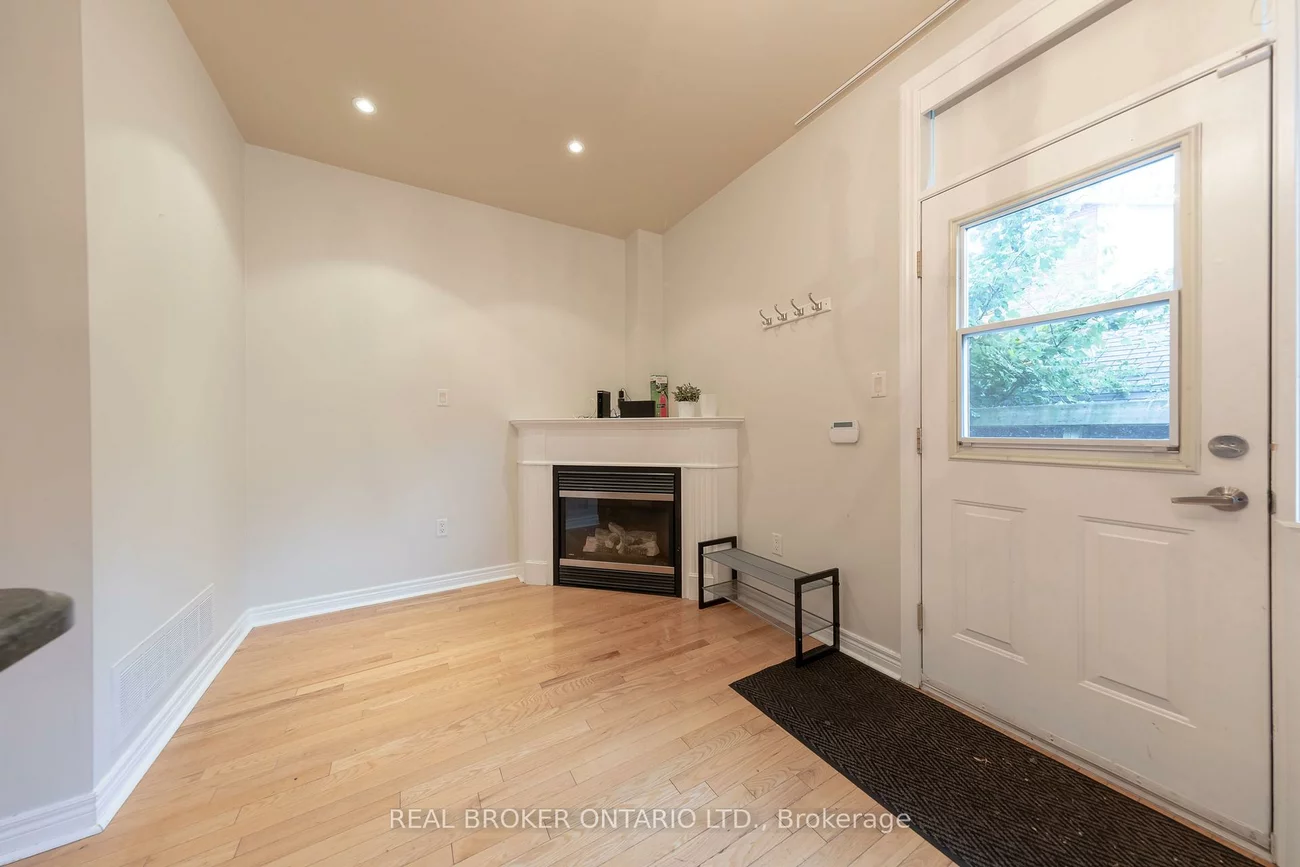179, Hanson, Woodbine Corridor, Toronto