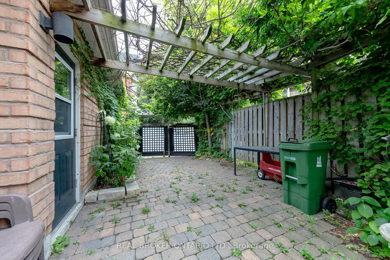 179, Hanson, Woodbine Corridor, Toronto