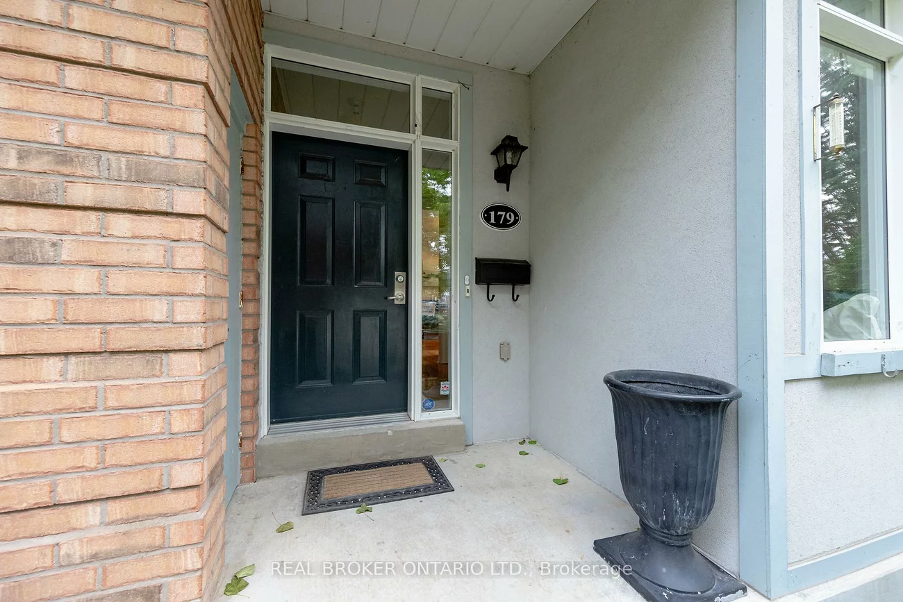 179, Hanson, Woodbine Corridor, Toronto
