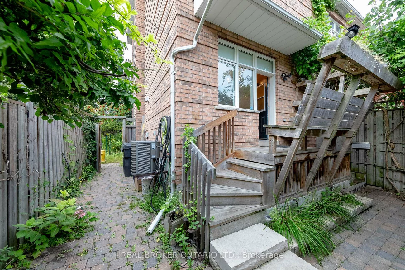 179, Hanson, Woodbine Corridor, Toronto