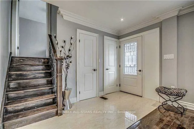 12, Rossander, Bendale, Toronto