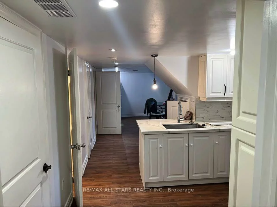 12, Rossander, Bendale, Toronto