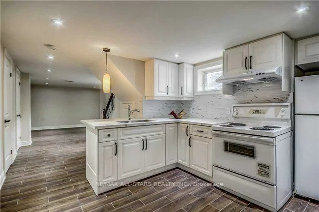 12, Rossander, Bendale, Toronto