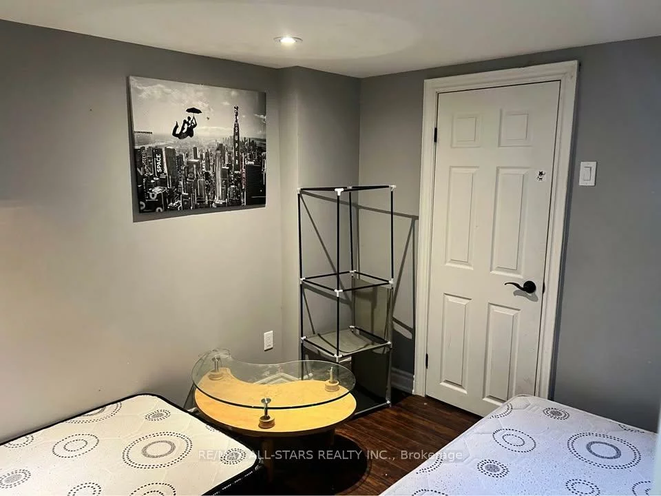 12, Rossander, Bendale, Toronto