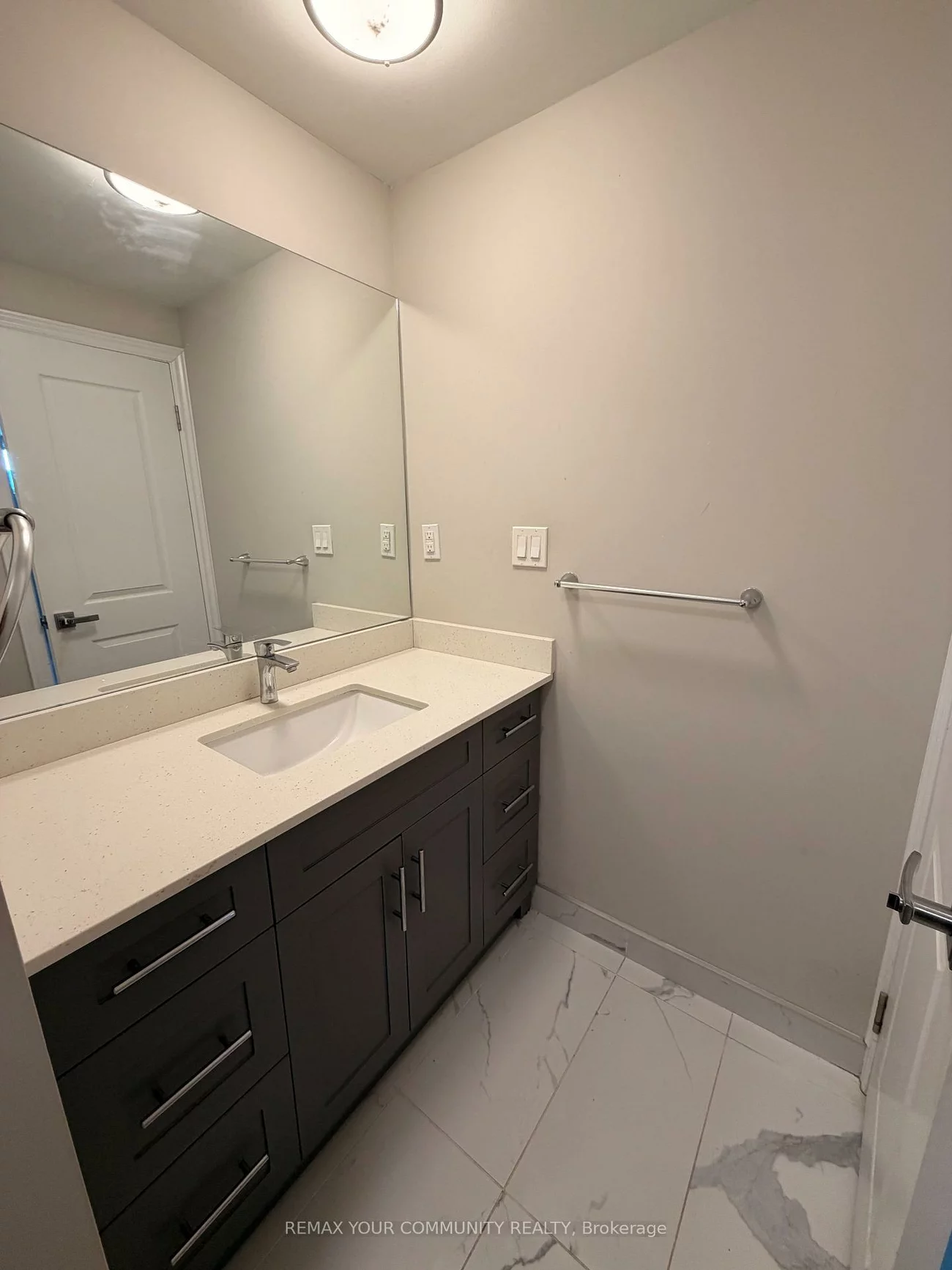 451, Leslie, South Riverdale, Toronto