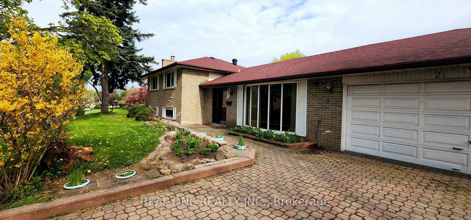 21, Pegasus, Woburn, Toronto