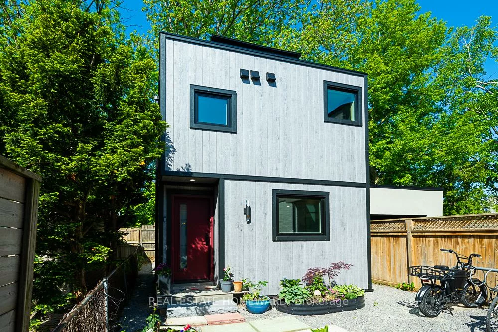 254, Rhodes, Greenwood-Coxwell, Toronto