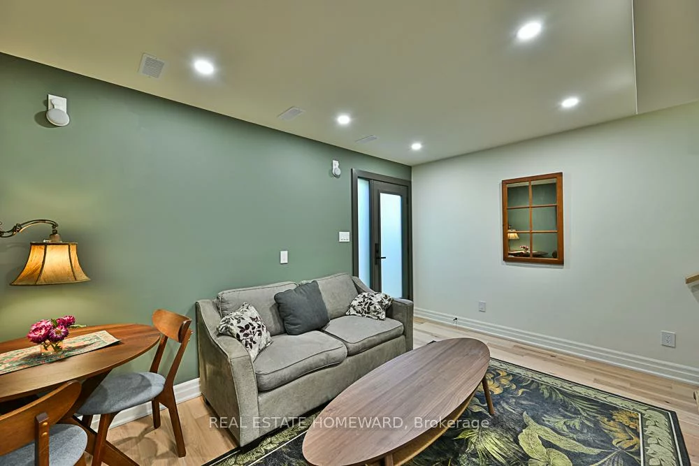 254, Rhodes, Greenwood-Coxwell, Toronto