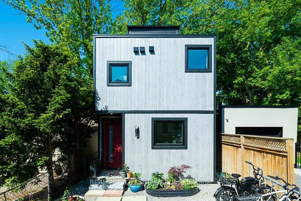 254, Rhodes, Greenwood-Coxwell, Toronto