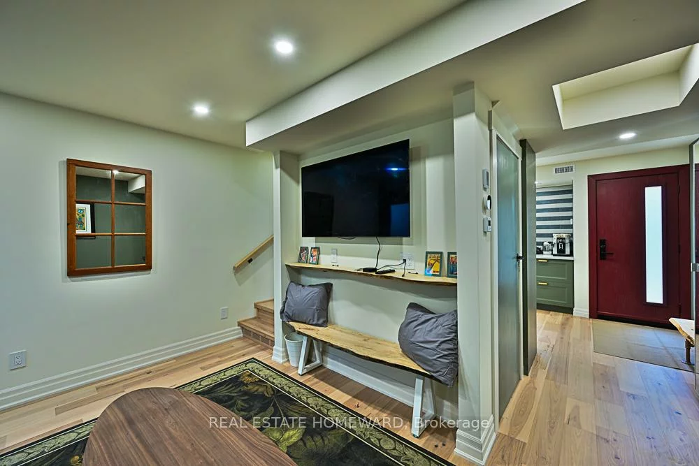 254, Rhodes, Greenwood-Coxwell, Toronto