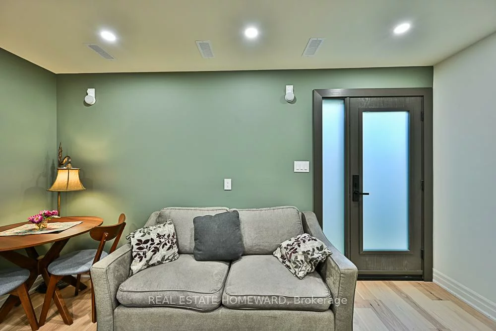 254, Rhodes, Greenwood-Coxwell, Toronto