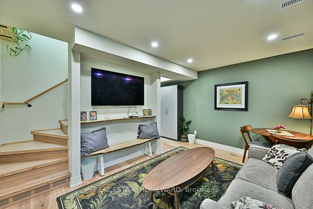 254, Rhodes, Greenwood-Coxwell, Toronto