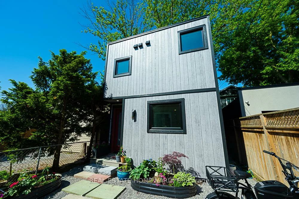 254, Rhodes, Greenwood-Coxwell, Toronto