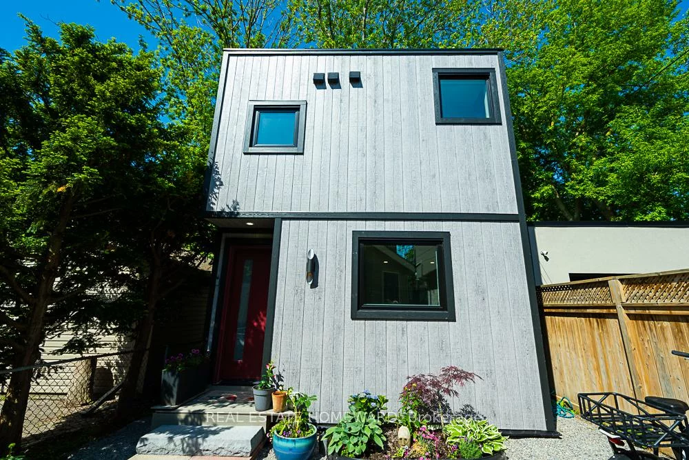 254, Rhodes, Greenwood-Coxwell, Toronto