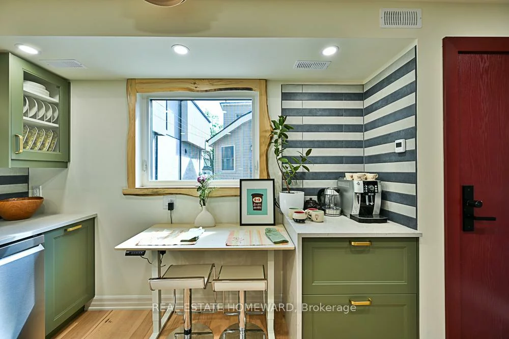 254, Rhodes, Greenwood-Coxwell, Toronto