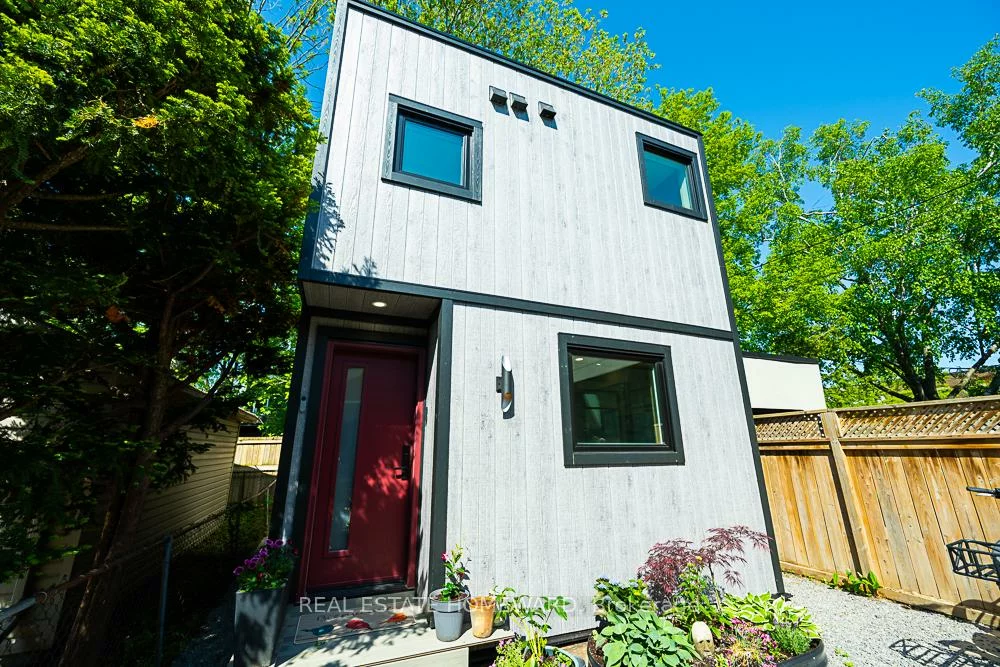 254, Rhodes, Greenwood-Coxwell, Toronto