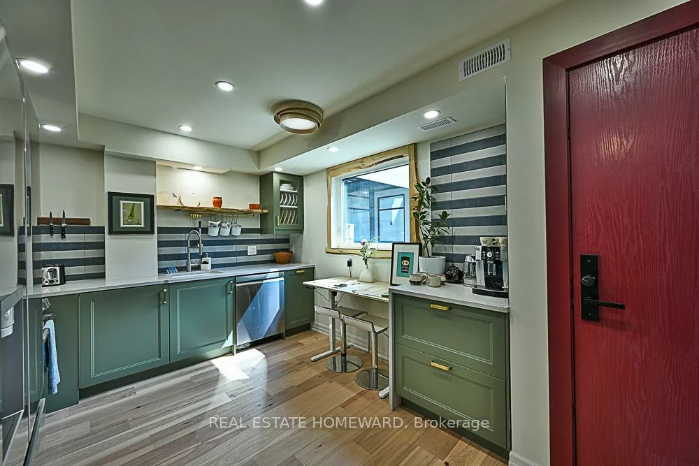 254, Rhodes, Greenwood-Coxwell, Toronto