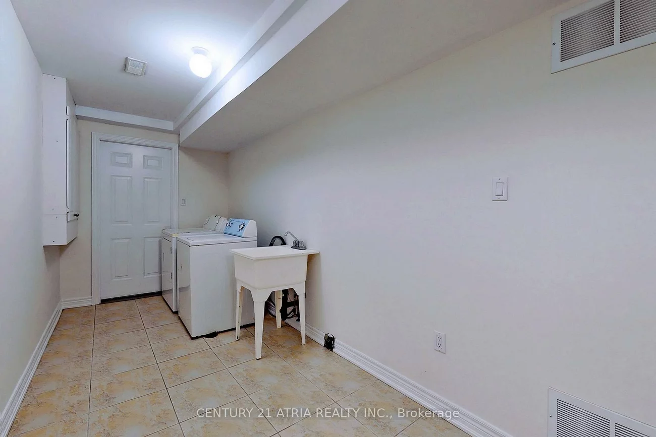 26, Aylesworth, Birchcliffe-Cliffside, Toronto