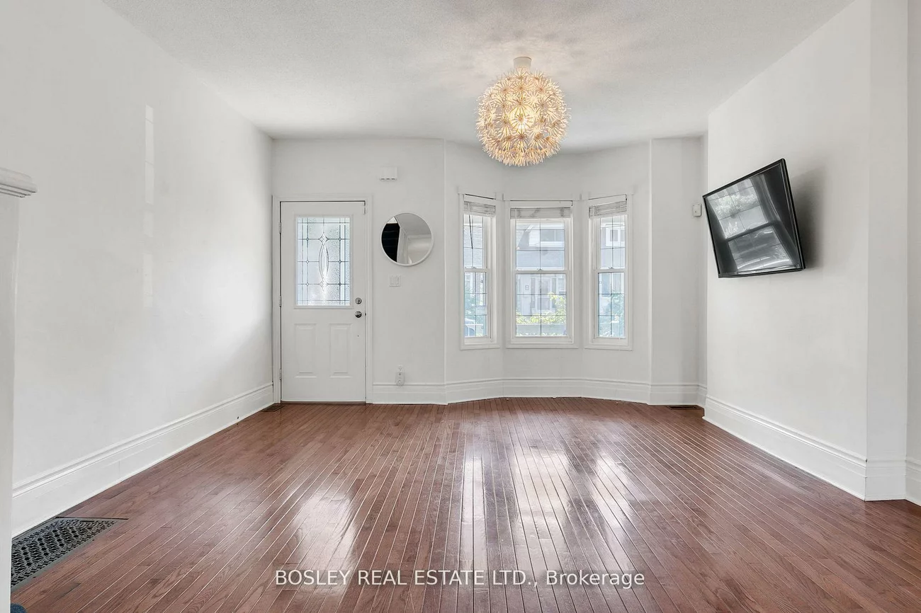 22, Kent, Greenwood-Coxwell, Toronto
