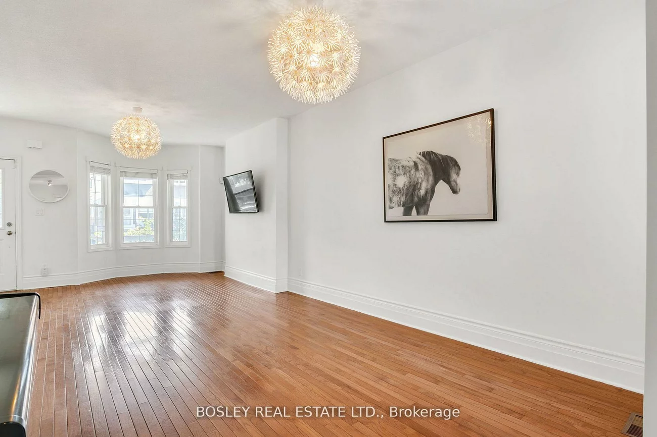 22, Kent, Greenwood-Coxwell, Toronto