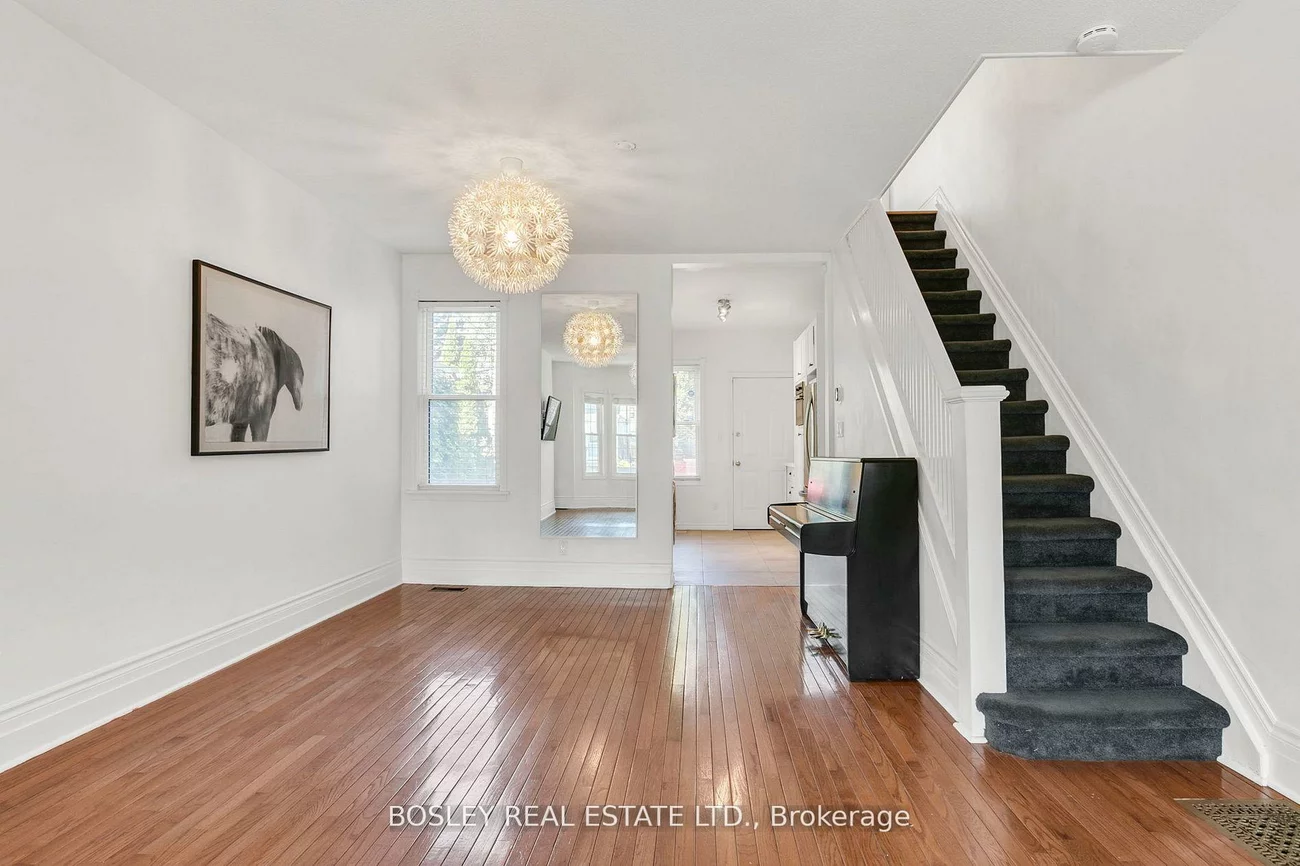 22, Kent, Greenwood-Coxwell, Toronto