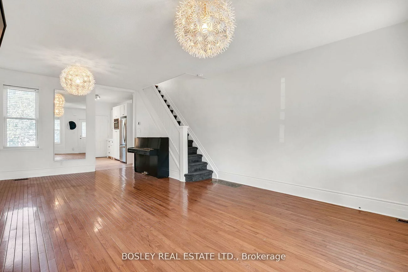 22, Kent, Greenwood-Coxwell, Toronto