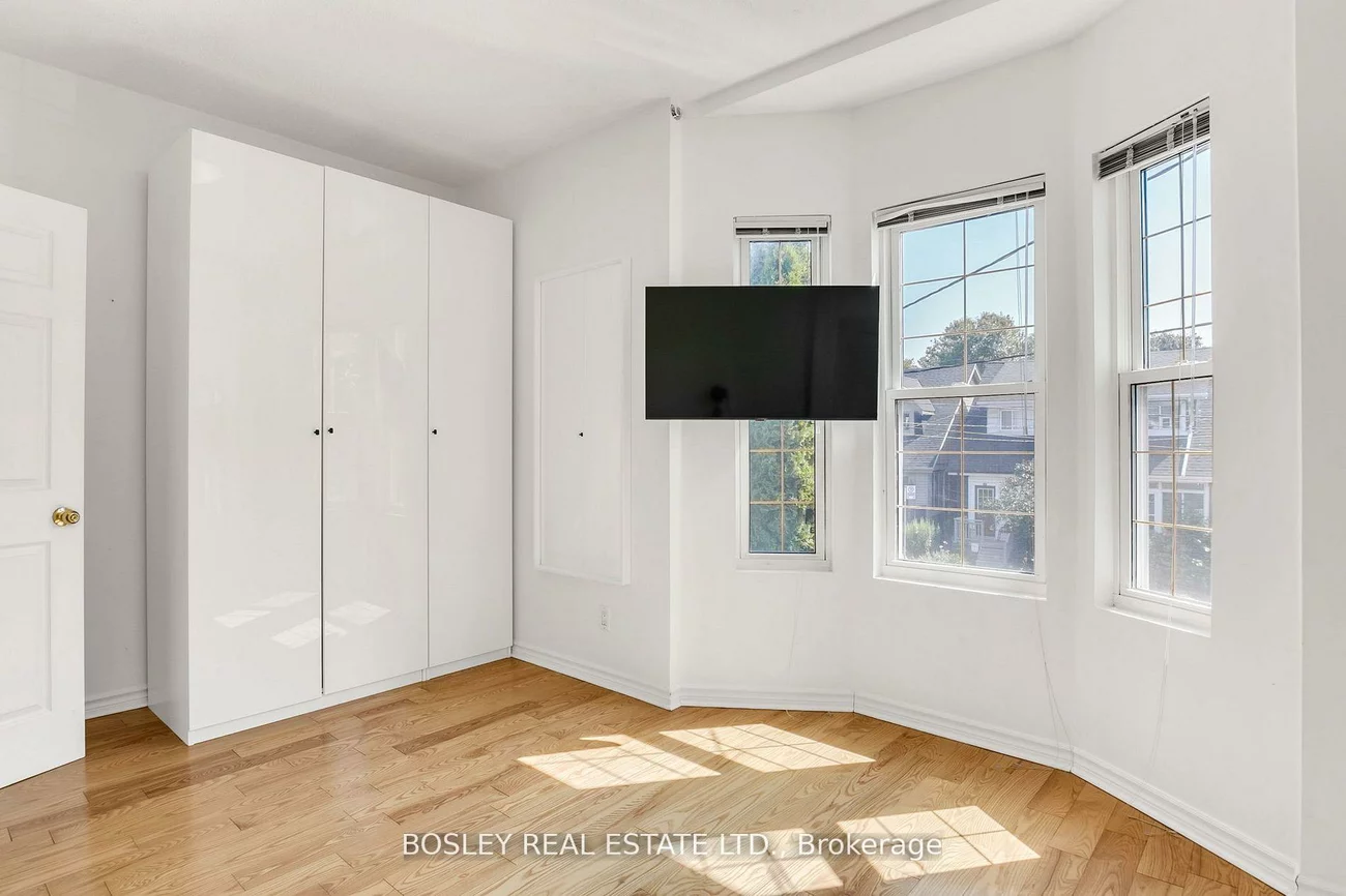 22, Kent, Greenwood-Coxwell, Toronto
