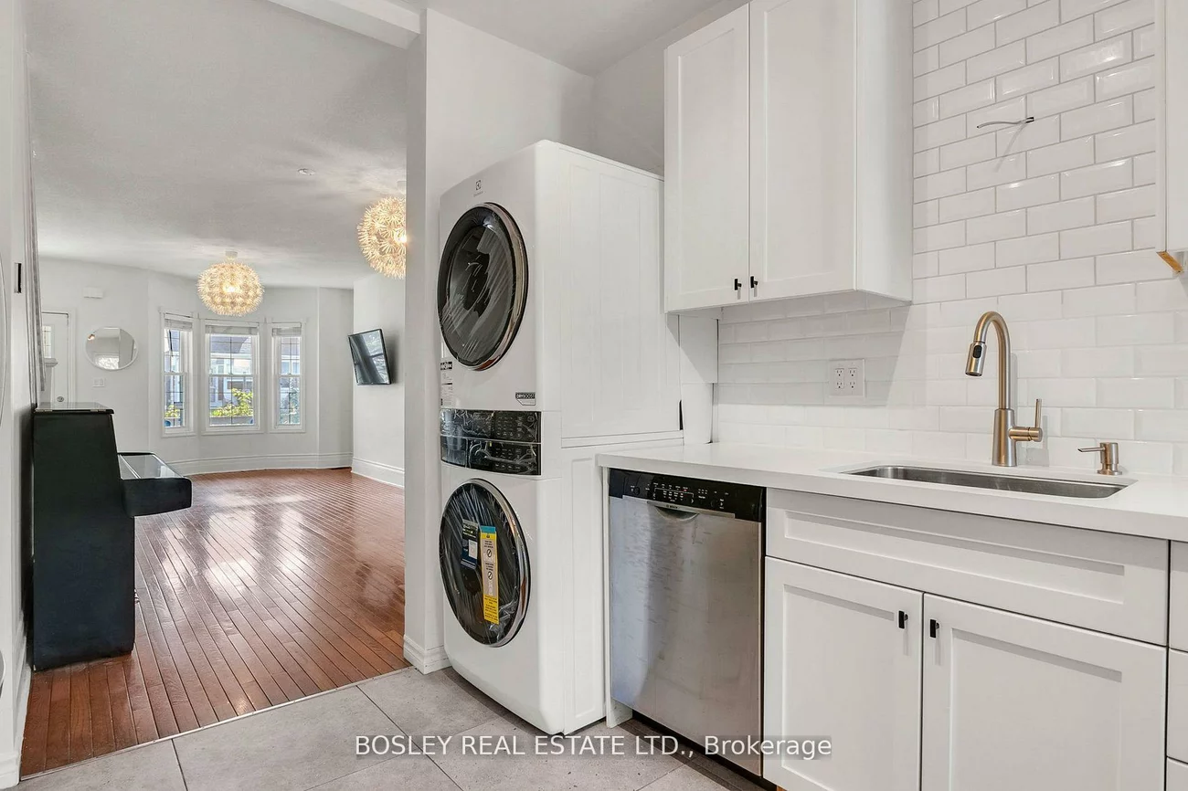 22, Kent, Greenwood-Coxwell, Toronto