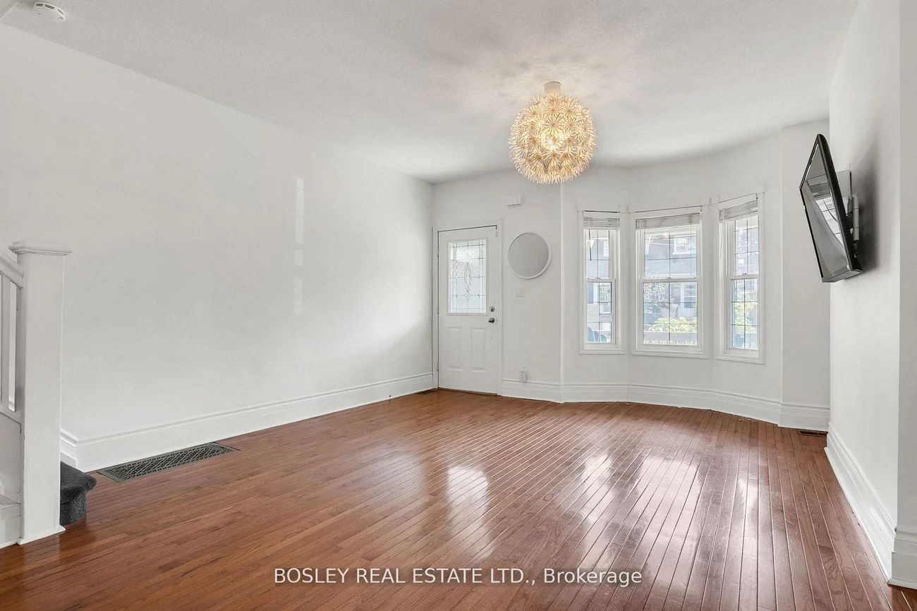 22, Kent, Greenwood-Coxwell, Toronto
