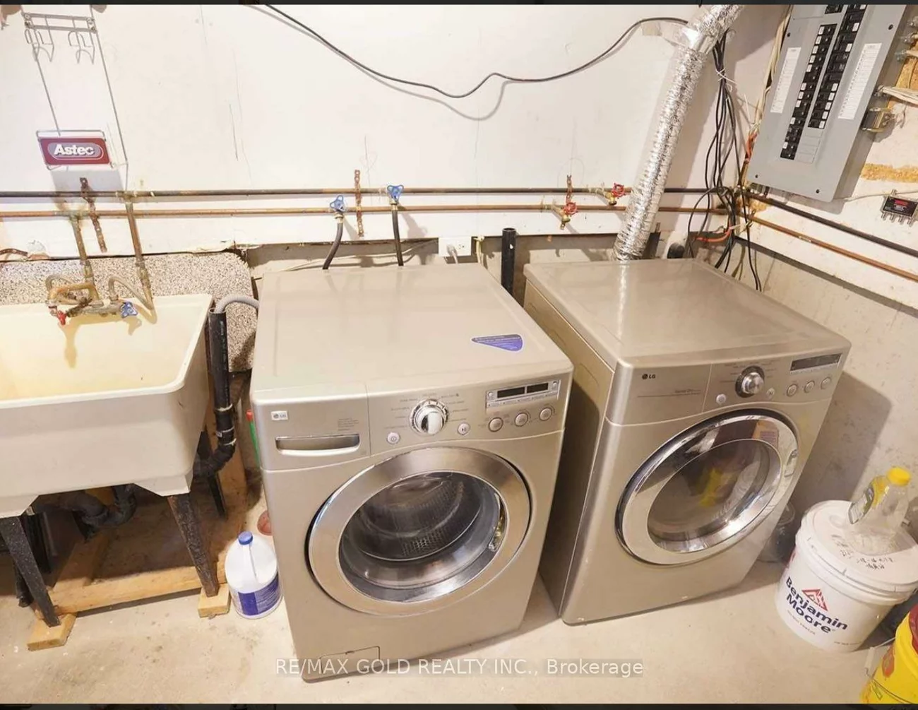 43, Saintsbury, Milliken, Toronto