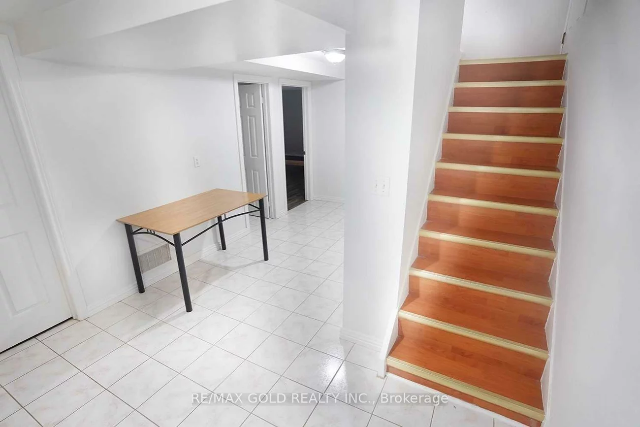 43, Saintsbury, Milliken, Toronto
