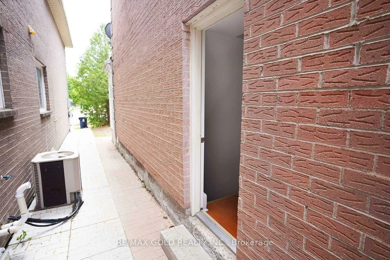 43, Saintsbury, Milliken, Toronto