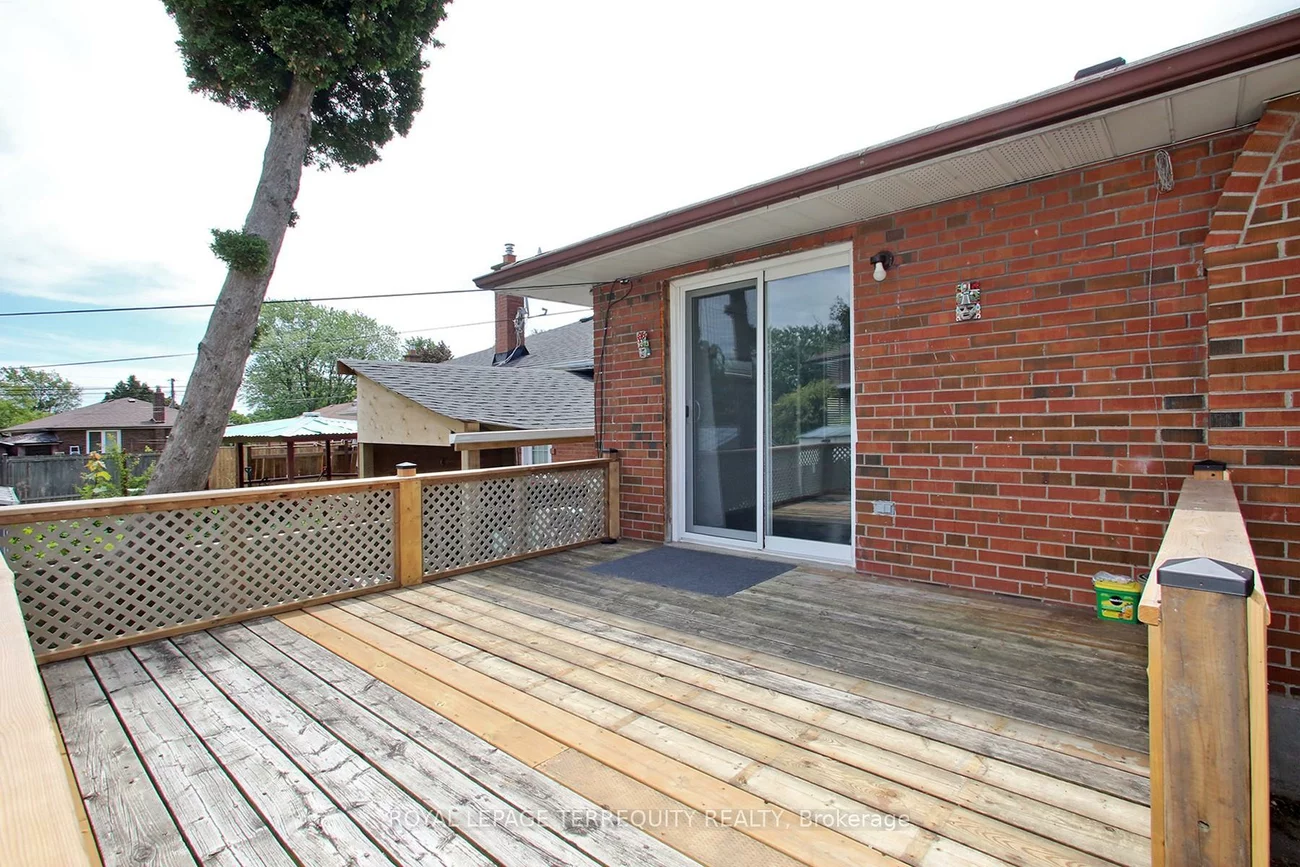 1, Barnes, Woburn, Toronto