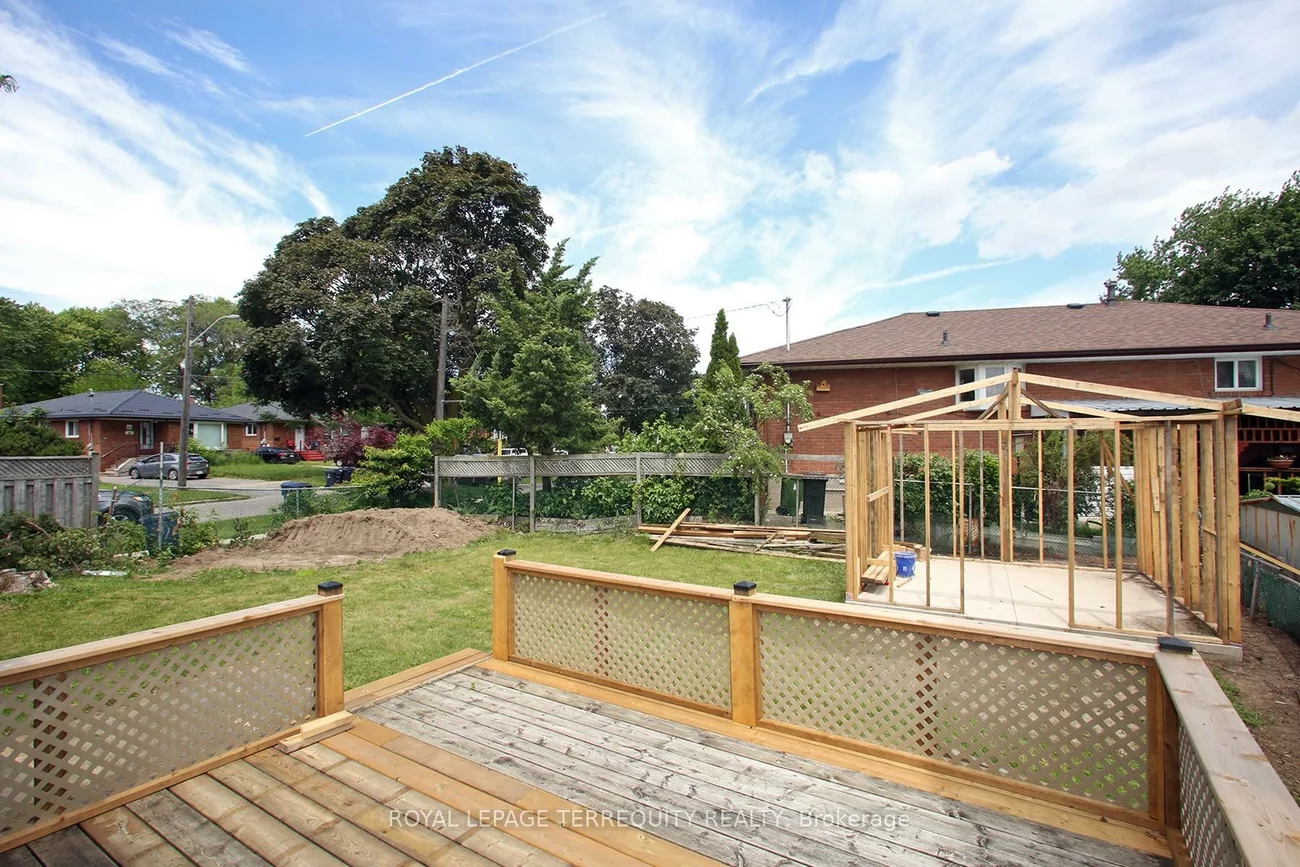 1, Barnes, Woburn, Toronto