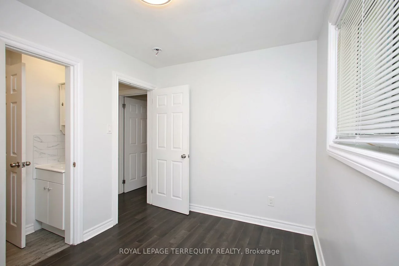 1, Barnes, Woburn, Toronto