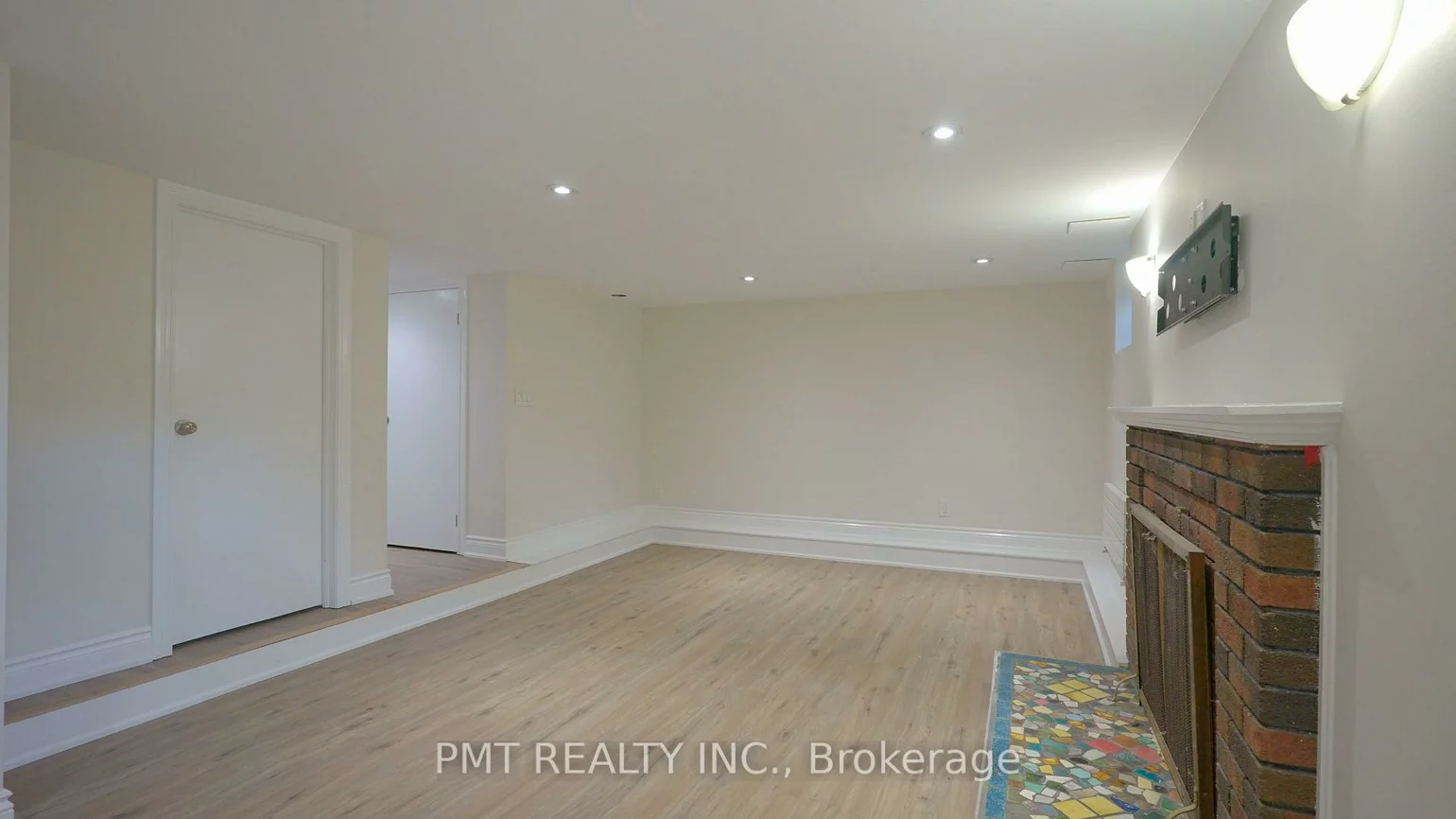 881, Coxwell, Danforth Village-East York, Toronto