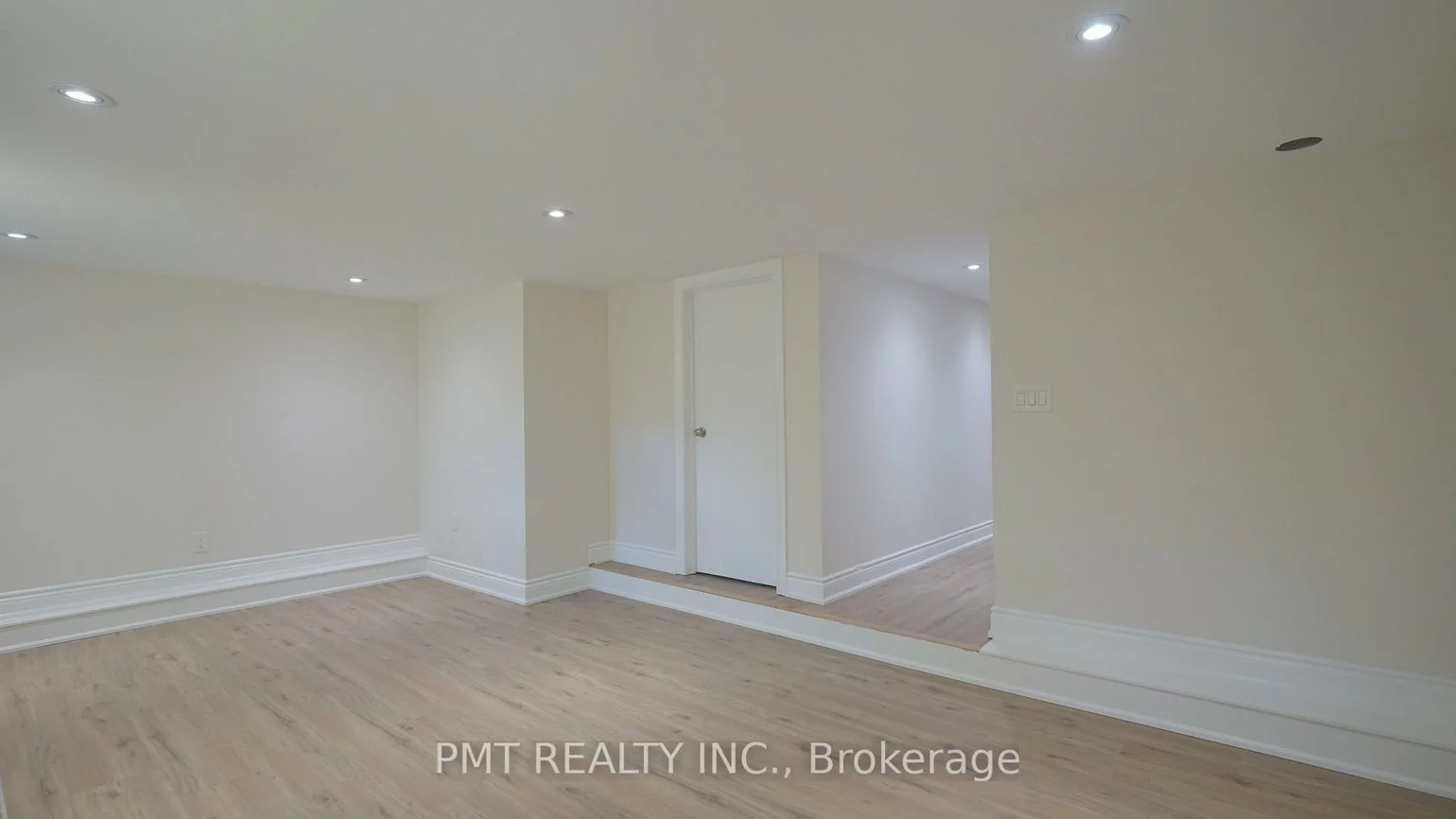 881, Coxwell, Danforth Village-East York, Toronto