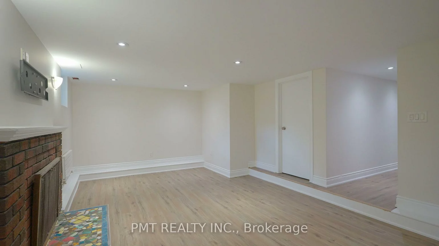 881, Coxwell, Danforth Village-East York, Toronto