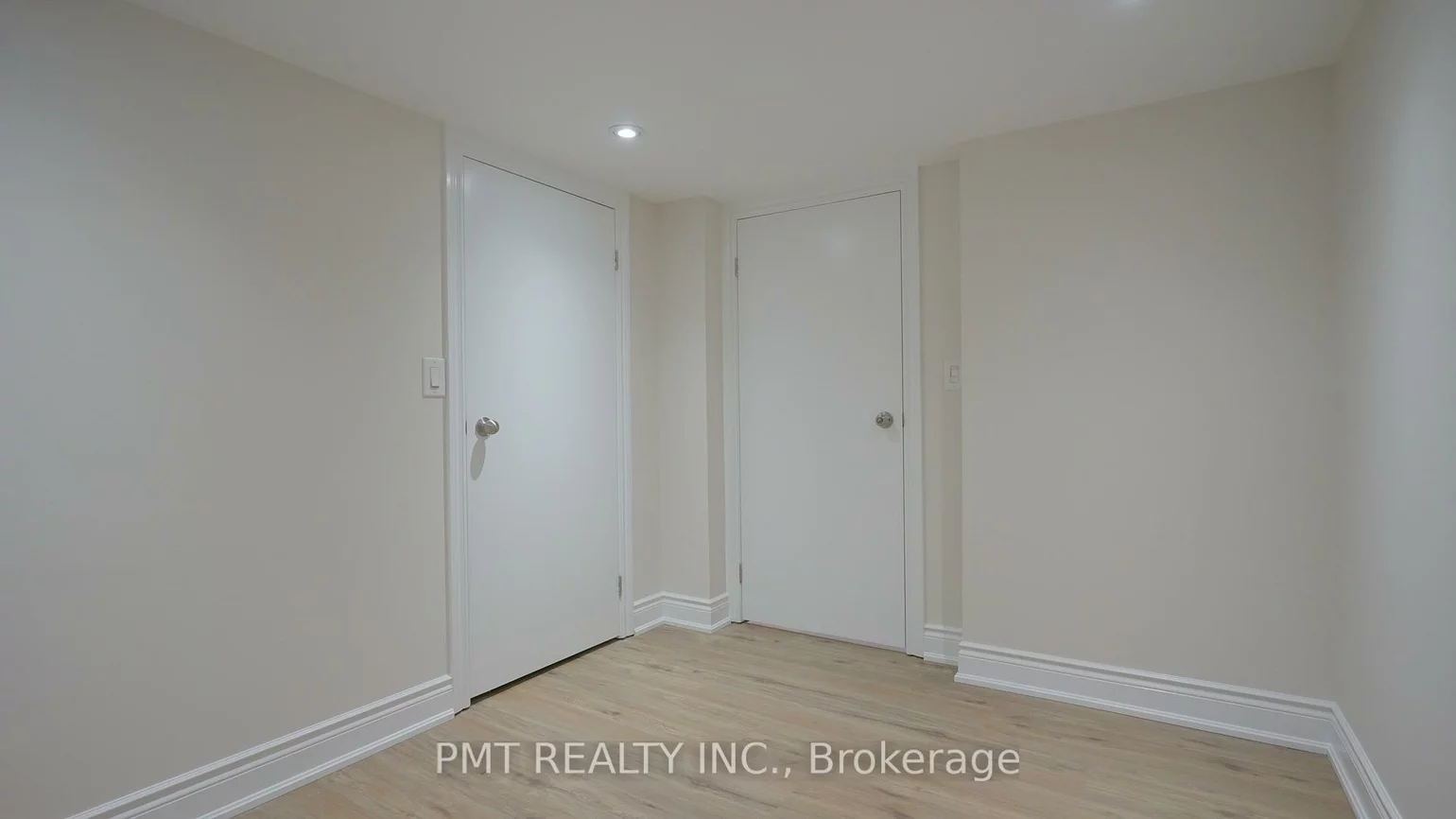 881, Coxwell, Danforth Village-East York, Toronto