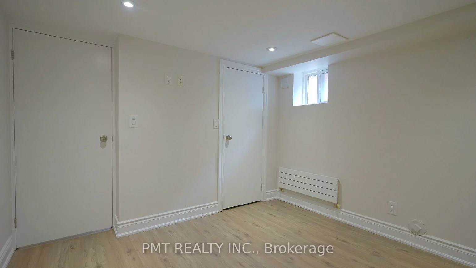 881, Coxwell, Danforth Village-East York, Toronto
