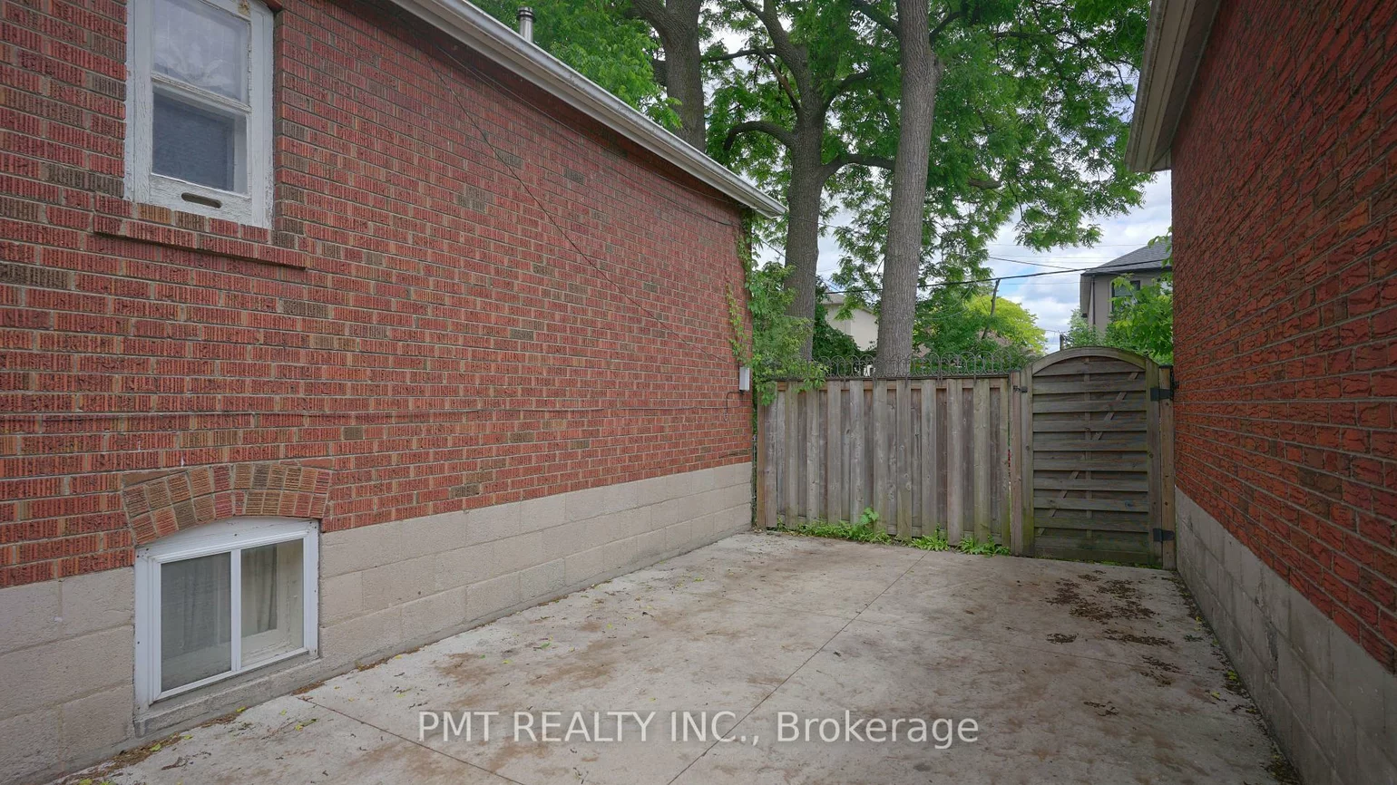 881, Coxwell, Danforth Village-East York, Toronto
