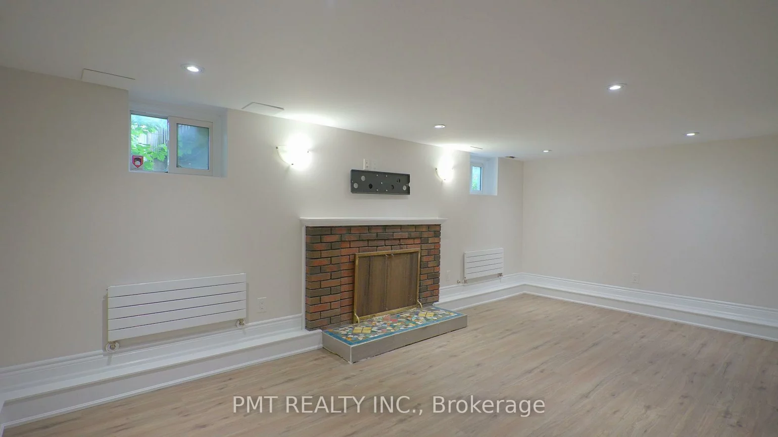 881, Coxwell, Danforth Village-East York, Toronto