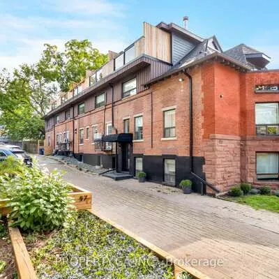 97, Lee, The Beaches, Toronto