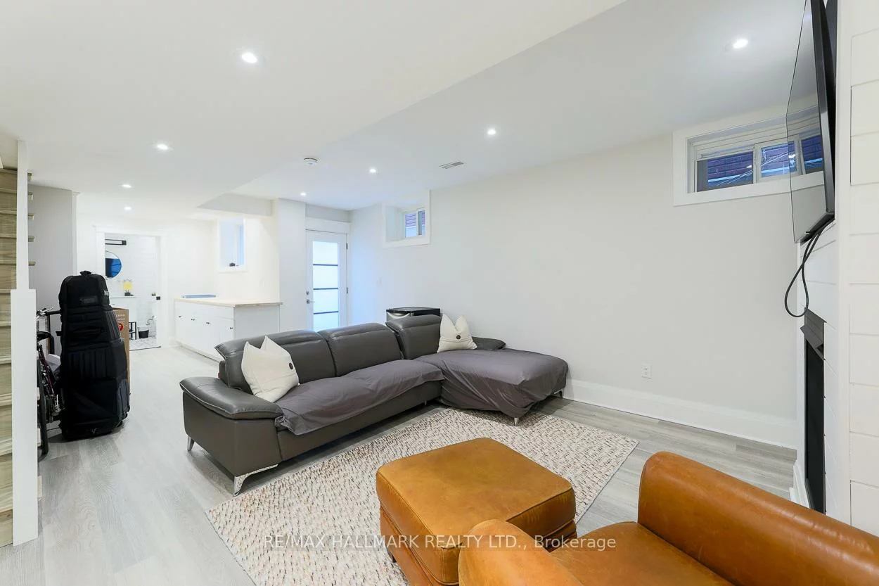 35, Dingwall, Blake-Jones, Toronto