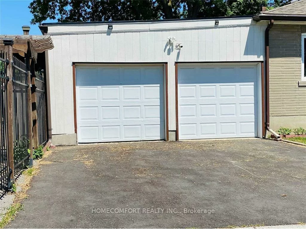2, Mendip, Dorset Park, Toronto