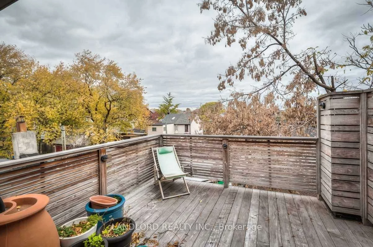 133, Munro, South Riverdale, Toronto