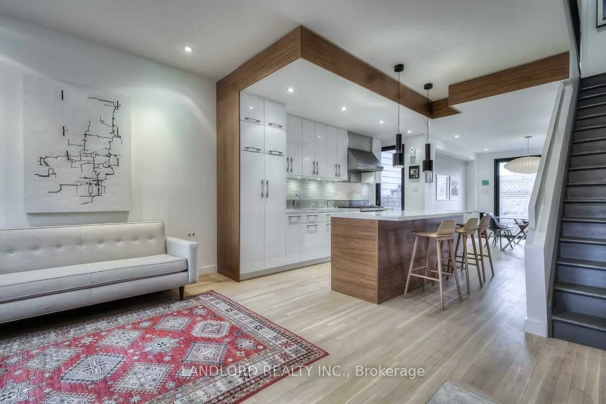133, Munro, South Riverdale, Toronto