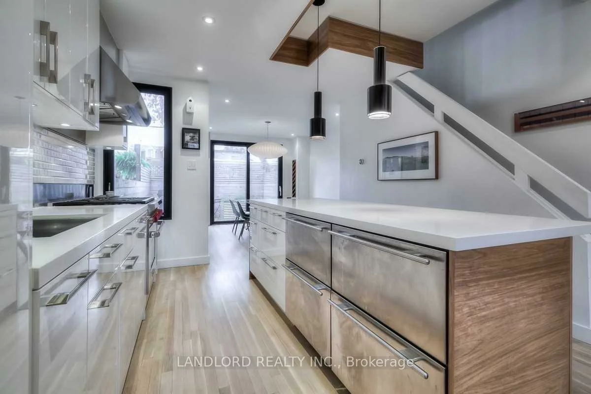 133, Munro, South Riverdale, Toronto